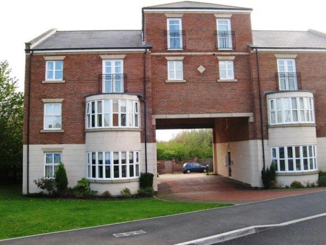 Dorchester Avenue, Walton Le Dale PR5 2 bed apartment to rent £895 pcm £207 pw