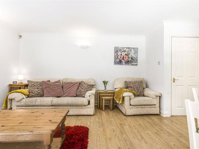 Dorchester Close, Headington OX3, 2 bed flat to rent, £2,100 pcm | PrimeLocation