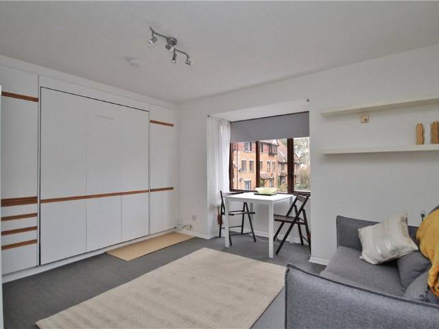Dorchester Court, Oriental Road, Woking, Surrey, GU22 7DN