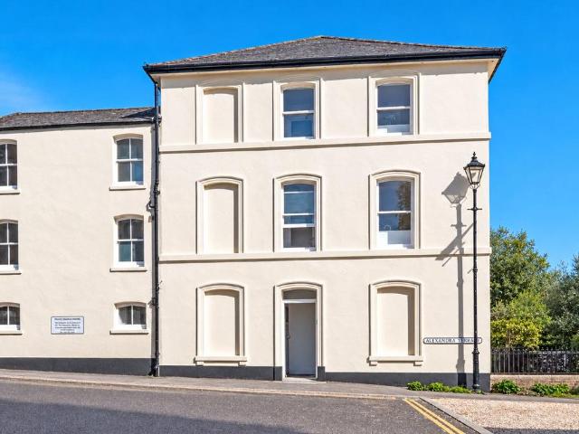 Dorchester, Dorset 2 bed apartment to rent £1,200 pcm £277 pw