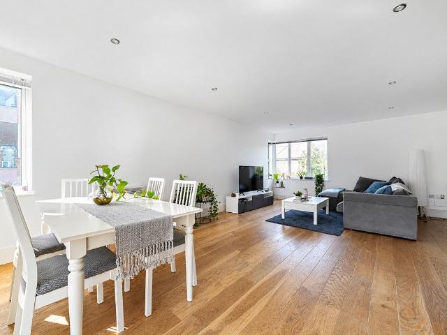 Dorchester House, Strand Drive TW9, 3 bed flat to rent, £3,300 pcm | PrimeLocation
