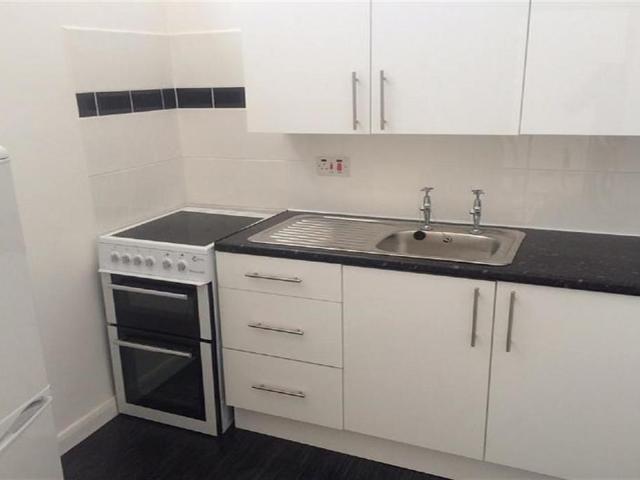 Dorchester Parade, Hazel Grove. 2 bed apartment to rent £895 pcm £207 pw