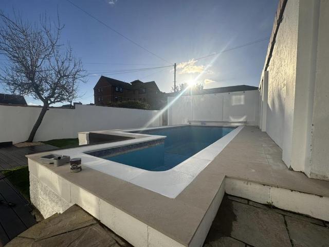 Dorchester Road, WEYMOUTH 3 bed apartment to rent £1,900 pcm £438 pw