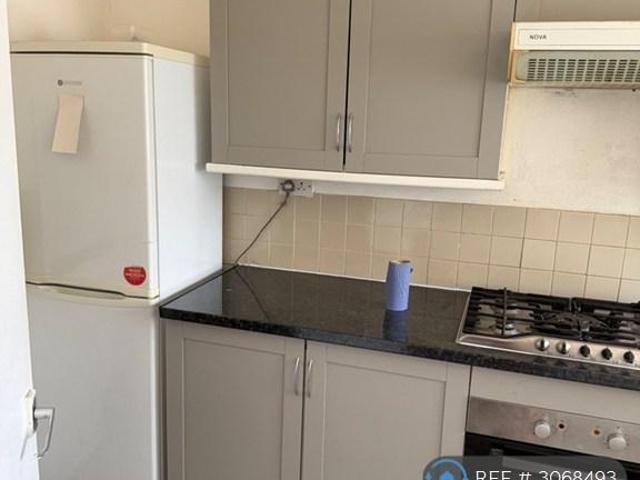 Dorchester Way, Coventry, CV2 4 bed semi detached house to rent £1,499 pcm £346 pw