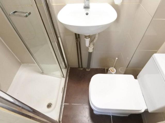 Dorchester Way, Harrow HA3 Studio to rent £1,000 pcm £231 pw