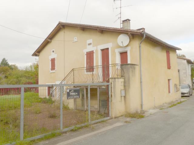 Dordogne Maison a rénover, quatre chambres, grange, 616 m2 t