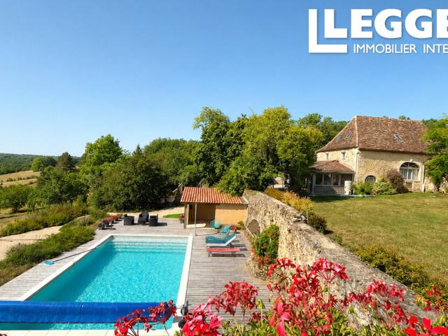 Dordogne – Périgord – Douville Propriété de caractère en pierre avec gîte, piscine et vue panoramique
