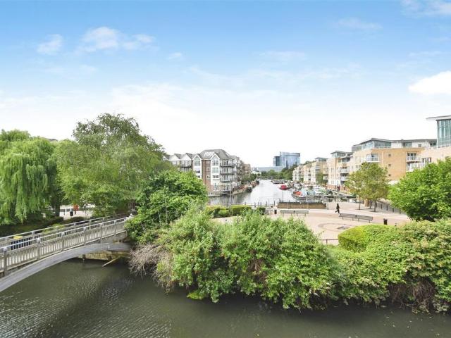 Dorey House, Brentford Lock 2 bed apartment to rent £2,050 pcm £473 pw