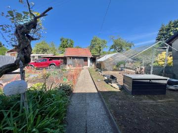Dorfhaus 140 m2 Wohnfläche + grosser Garten
