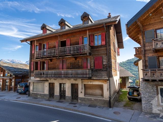 Dorfhaus zum Renovieren, 10 Zimmer + Geschäftsräume, 400 m2