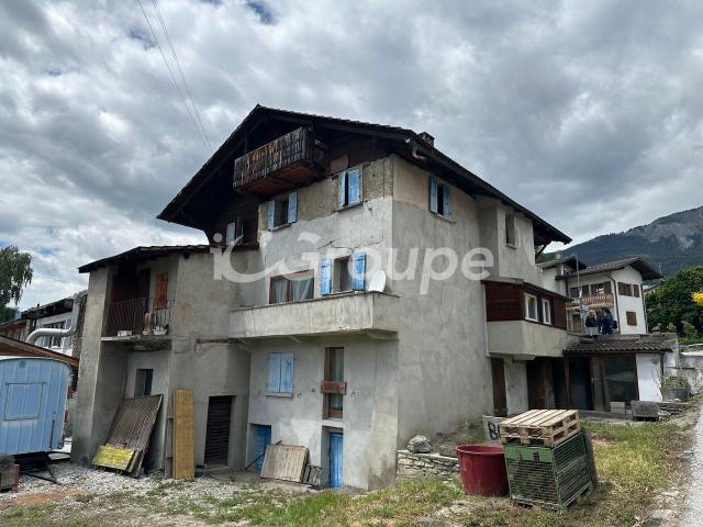 Dorfhaus zum Renovieren in Champlan Grimisuat