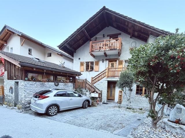Dorfhaus mit 3 Wohnungen