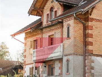 Charmantes Dorfhaus s/einem Grundstück von 1005m2 in der Mitte der Stadt