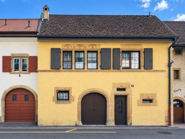 Dorfhaus mit Garten und großzügigen Bänden