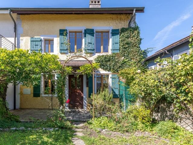 Dorfhaus mit Garten