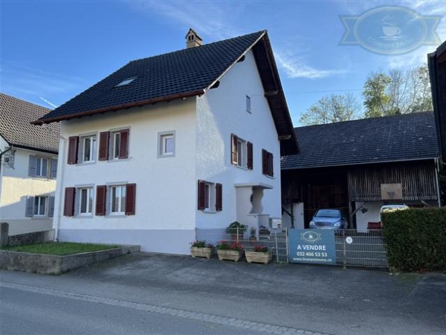 Dorfhaus mit großer Scheune und großem Garten