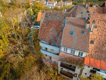 Dorfhaus mit zwei unabhängigen Loftwohnungen im Herzen des historischen Dorfes