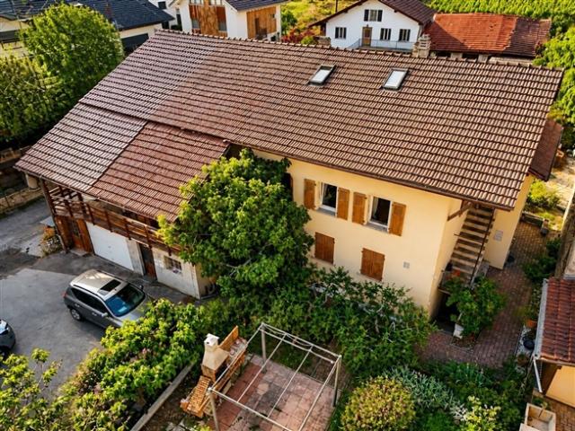 Dorfhaus mit zwei Wohnungen und Scheune mit grossem Potenzial