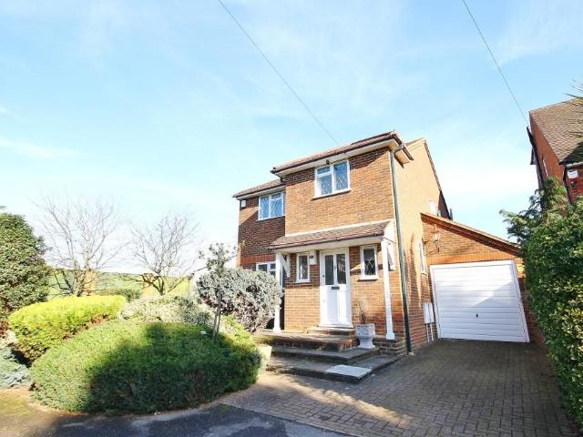 Dorly Close, Shepperton, Surrey TW17, 3 bed detached house to rent, £2,200 pcm | PrimeLocation