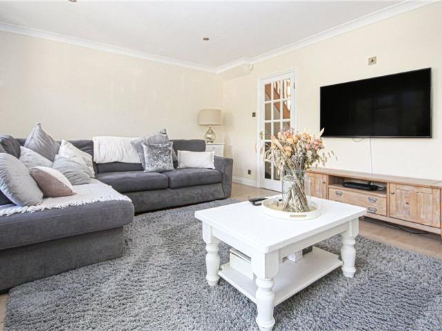 Dorly Close, Shepperton, Surrey, TW17 8RT