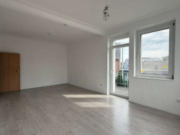 DORMAGEN STÜRZELBERG: RENOVIERTE 4 ZIMMERWOHNUNG IM 1.OG MIT KÜCHE, BALKON & 2 BÄDERN