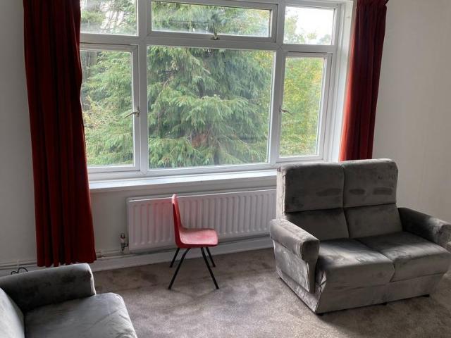 Dormers Wells House, Larch Crescent. 2 bed flat to rent £1,900 pcm £438 pw