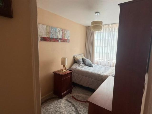 Dormitorio amoblado con baño privado para estudiante
