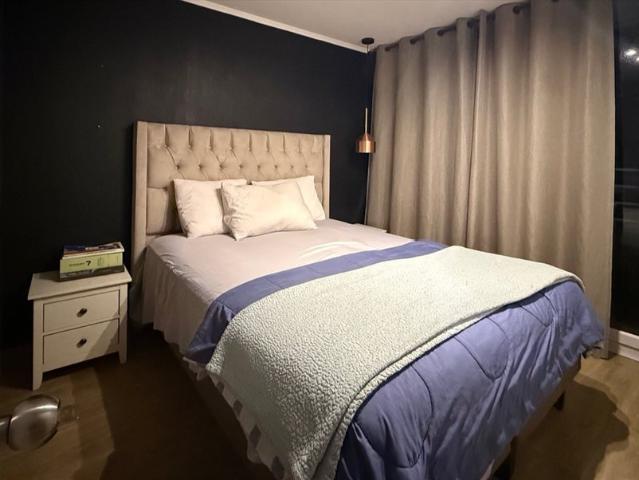 Dormitorio amoblado con baño privado para persona sola