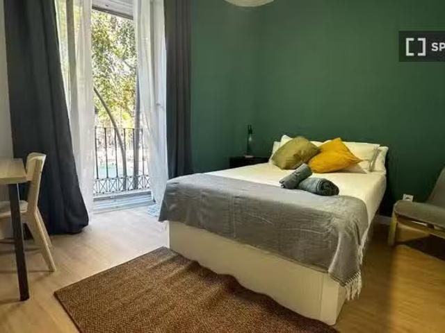 Dormitorio doble amueblado en Plaza Tirso de Molina