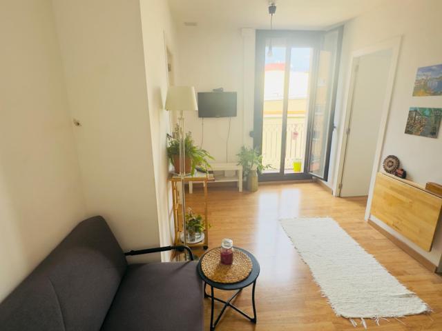 Dormitorio doble en apartamento de 2 dormitorios, en pleno centro de Barcelona poble sec