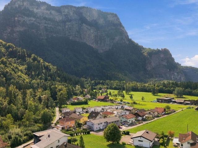 Dornbirn: Modernes 4 Zimmer Reihenhaus in Massivbauweise mit Garten, Terrasse und Garage