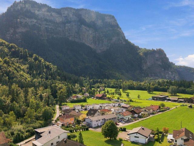 Dornbirn: Modernes 4 Zimmer Reihenhaus in Massivbauweise, Baujahr 2020, mit Garten, Terrasse und Garage