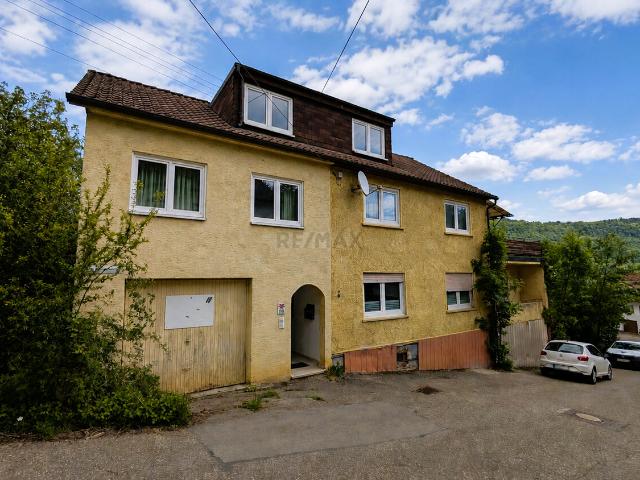 Dornröschenschloss freut sich auf Handwerkerhände! 3 Wohnungen + Büro +Lager!