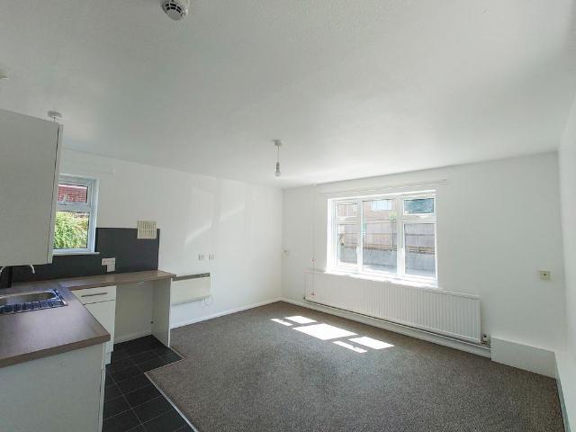 Dorothy House Studio to rent £1,317 pcm £304 pw