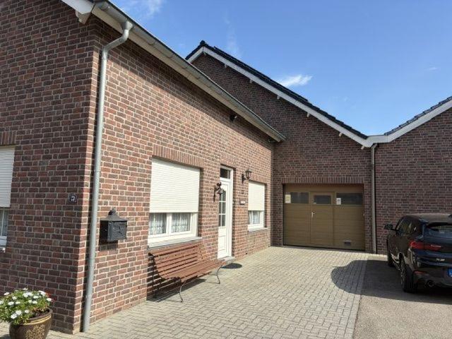 Dorpsstraat, Ohé en Laak