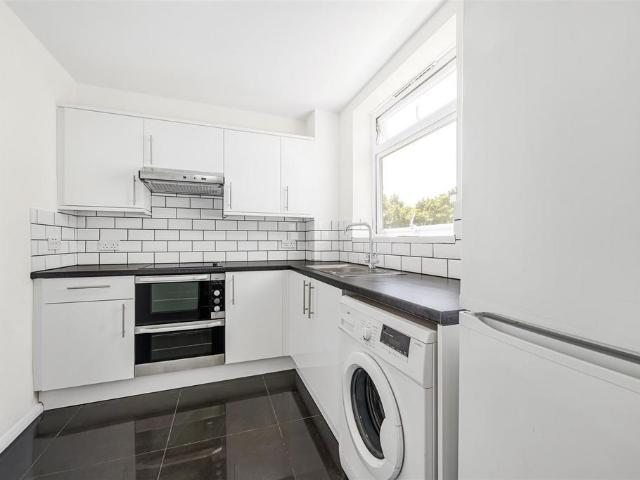Dorrington Court, South Norwood Hill. 2 bed flat to rent £1,600 pcm £369 pw