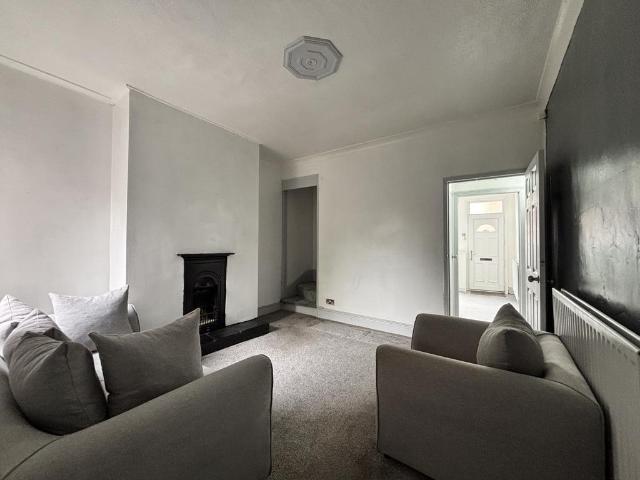 Dorsett Road, Wednesbury, WS10 2 bed terraced house to rent £950 pcm £219 pw
