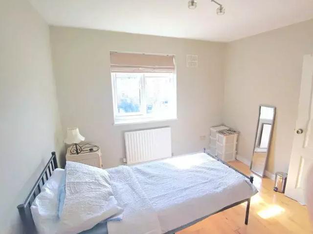 Dorset Gardens, Mitcham CR4 1 bed in a house share to rent £700 pcm £162 pw
