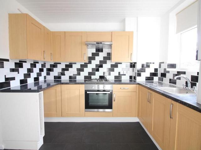 Dorset Waye, Heston 4 bed house to rent £2,400 pcm £554 pw