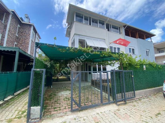 Dostlar Kent Sitesinde 4+1 İkiz Villa Müstakil Bahçeli Havuzlu