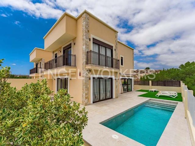 Dos casas independientes con piscinas climatizadas 440m² Los Abrigos