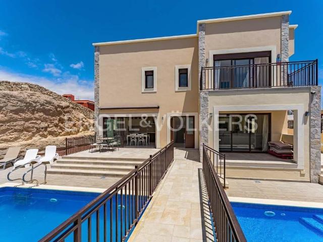 Dos casas independientes con piscinas climatizadas 440m² Los Abrigos
