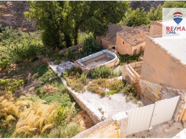 DOS CASAS MAS PARCELA DE 900 METROS