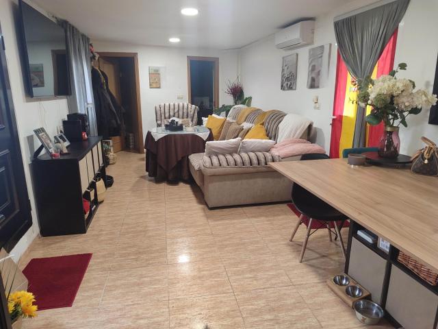 DOS CASAS REFORMADAS CON PATIO