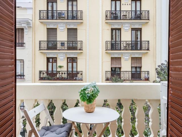 DOS BALCONES · A UN PASO DEL PARQUE DEL RETIRO · RECIÉN REFORMADO
