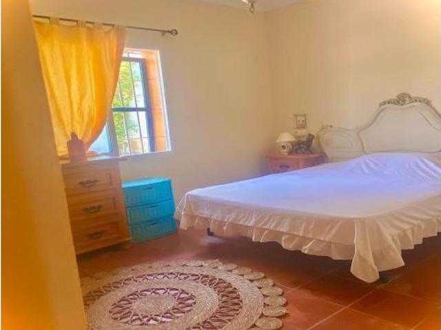 Dos Hermanas Ctra de Utrera. Excelente habitación en chalet privado se alquila. Piscina propia
