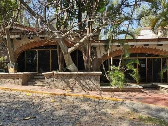 DOS LOCALES COMERCIALES Y UN TERRENO EN VENTA EN RESIDENCIAL EL TAPATIO