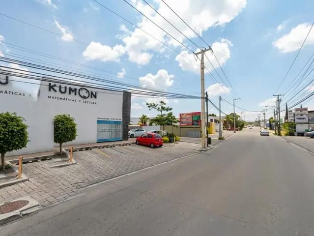DOS LOCALES EN UVM QUERETARO