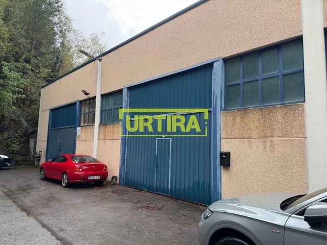 Dos naves industriales en venta en Aretxabaleta | 360 m² | 2 accesos | Puente grúa