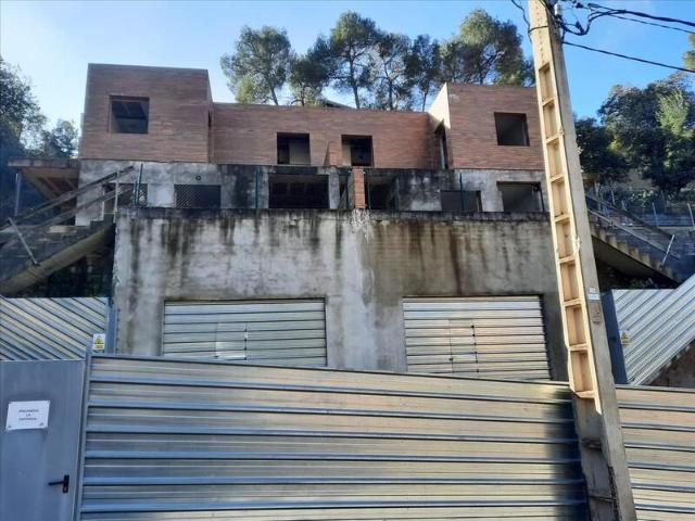 Dos viviendas adosadas con gran potencial en Castellar del Vallès: crea el proyecto de vida que imaginas